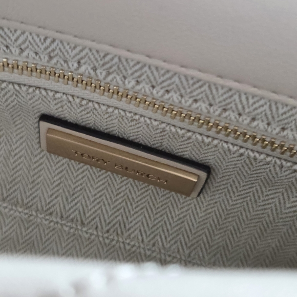 Tory Burch White Quilted Kira Top-Handle Crossbody In New Cream - Picture 11 of 11